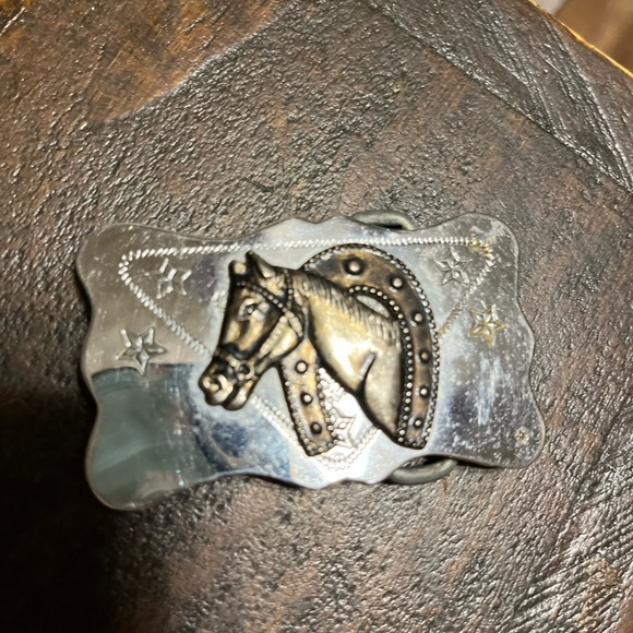 Vintage Horse and Horseshoe Belt Buckle Silver Tone Black Brass Look Small - Picture 3 of 4